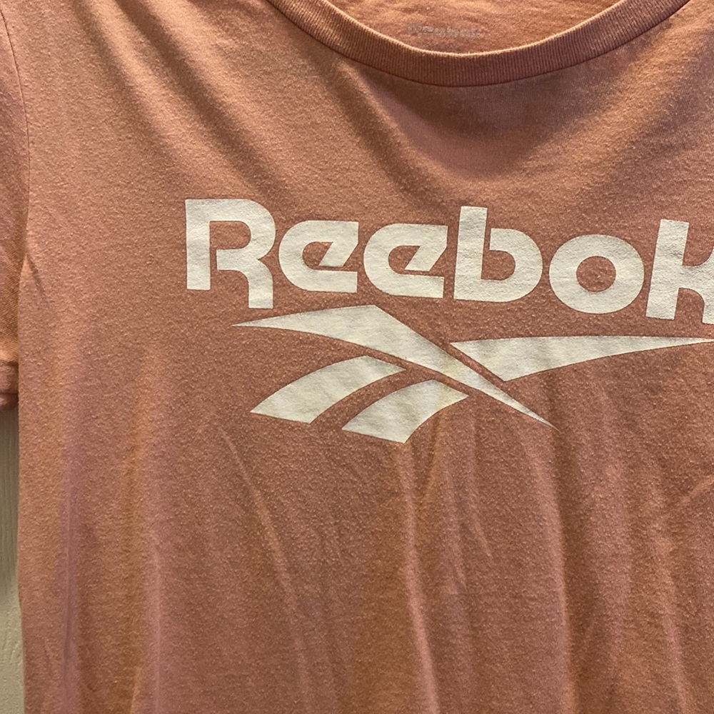 Reebok pink T shirt size M - Picture 2 of 3